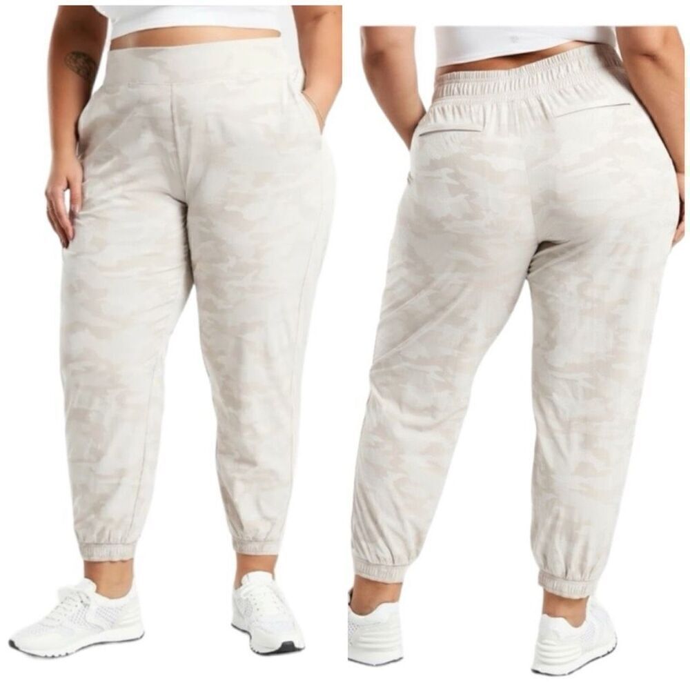 Athleta Plus Size Beige Grey Brooklyn Camo Jogger Pants Size 22
